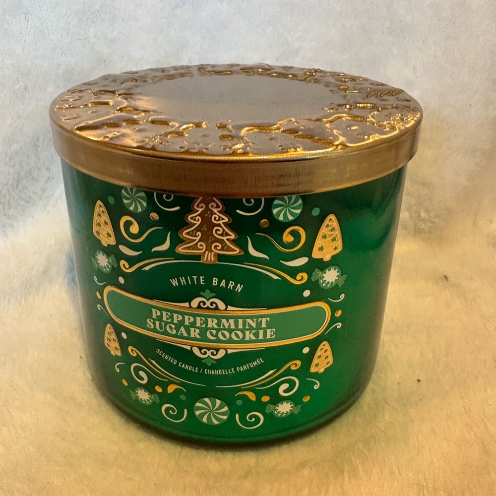 White Barn Festive Green Candle with Gold Lid
